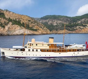 Yacht Classic FAIR LADY, Camper & Nicholsons Superyacht | CHARTERWORLD ...