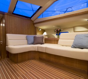 Discovery Yachts More Magic - Saloon