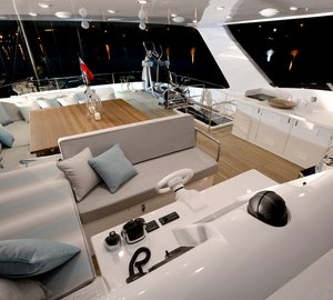 Luxury yacht 1 Life - Flybridge