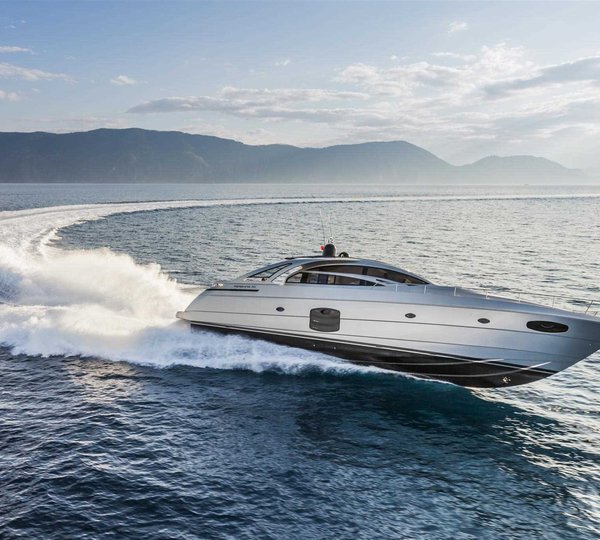 Pershing 70