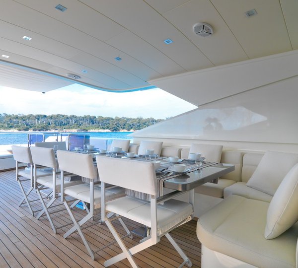 Bridgedeck Deck Eating/dining Aboard Yacht SIERRA ROMEO