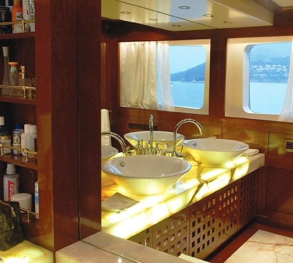 Main Master Bath On Yacht ARIETE PRIMO