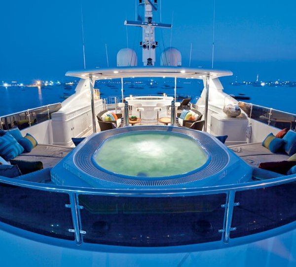 Jacuzzi Pool Aboard Yacht COCO VIENTE