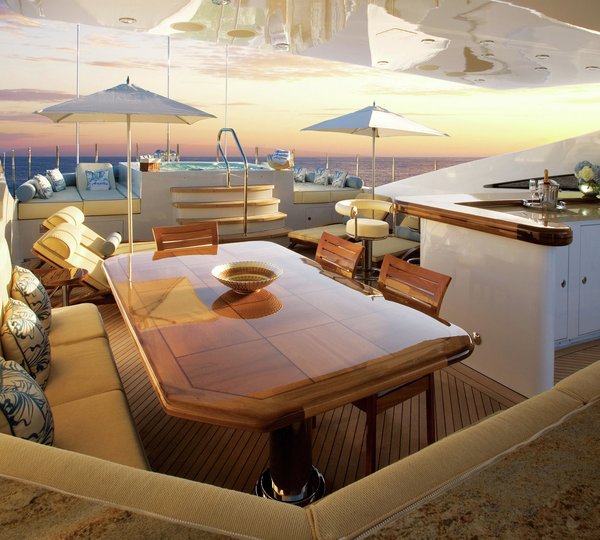 Sitting: Yacht REEF CHIEF's External Drinks Bar Image