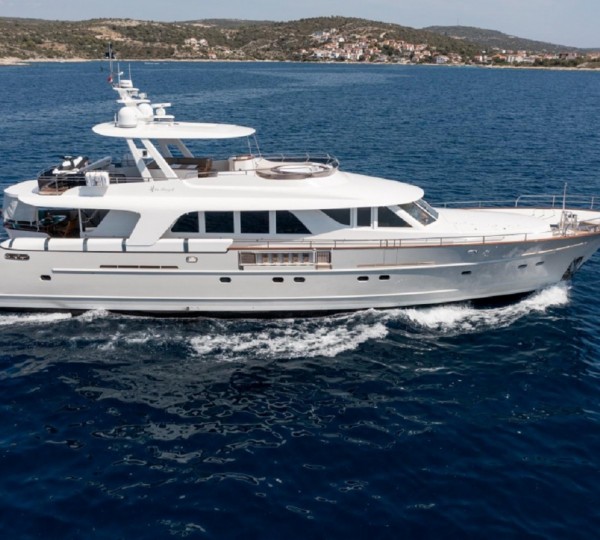 Luxury yacht SEA BREEZE II