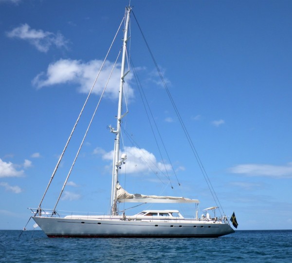 S/Y SEA BREEZE - Anchored