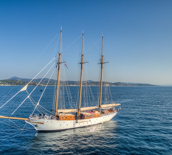 TRINAKRIA Yacht