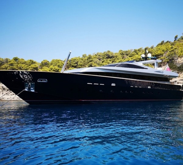 Luxury yacht AMICI PER SEMPRE