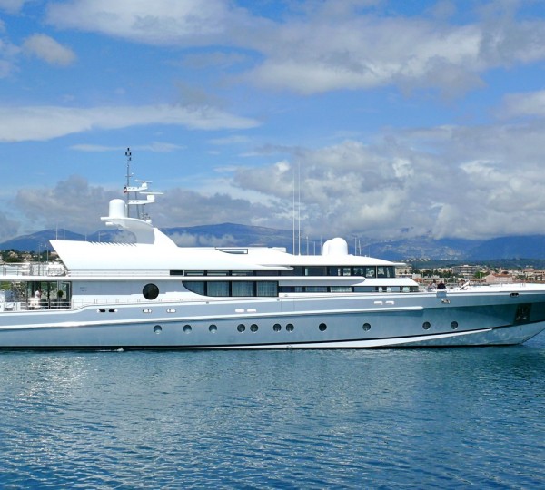 Yacht M/Y THUNDER, Oceanfast | CHARTERWORLD Luxury Superyacht Charters