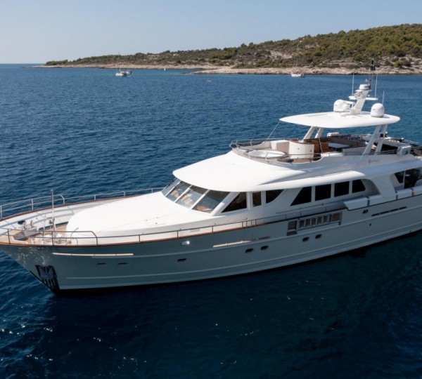 Super yacht SEA BREEZE II