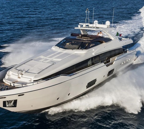 Luxury Yacht LA FAMILIA II