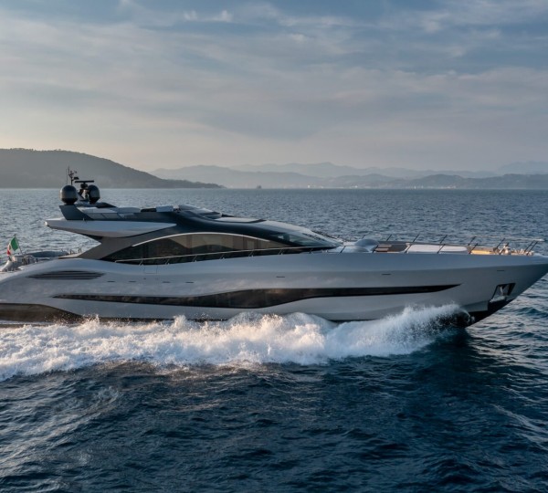 Yacht OURS, Mangusta Overmarine | CHARTERWORLD Luxury Superyacht Charters