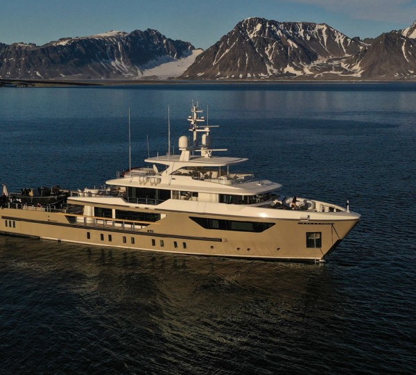 Superyacht LARS