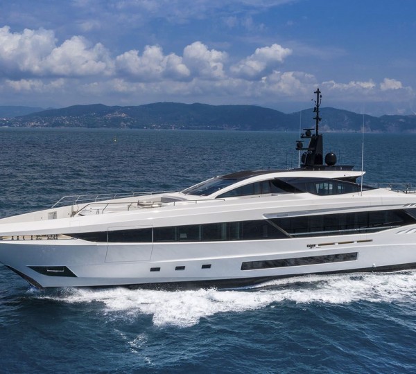 Superyacht MANGUSTA GRANSPORT 45