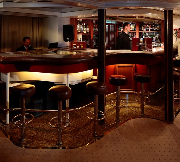 Luxury Cruise Yacht SEA DREAM Bar