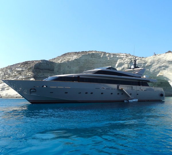 Luxury Crewed Motor Yacht DALOLI - Main shot