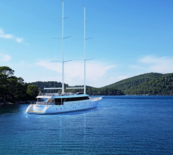 Luxury Yacht Aurum Sky