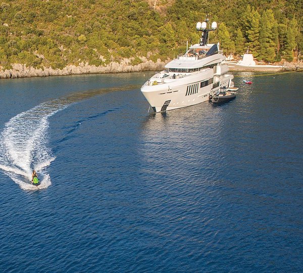 ROGUE Yacht Charter Price - Poole Boat Co. Luxury Yacht Charter