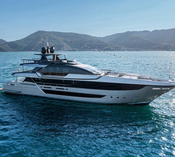 Yacht JANUS NAVEM, Riva | CHARTERWORLD Luxury Superyacht Charters