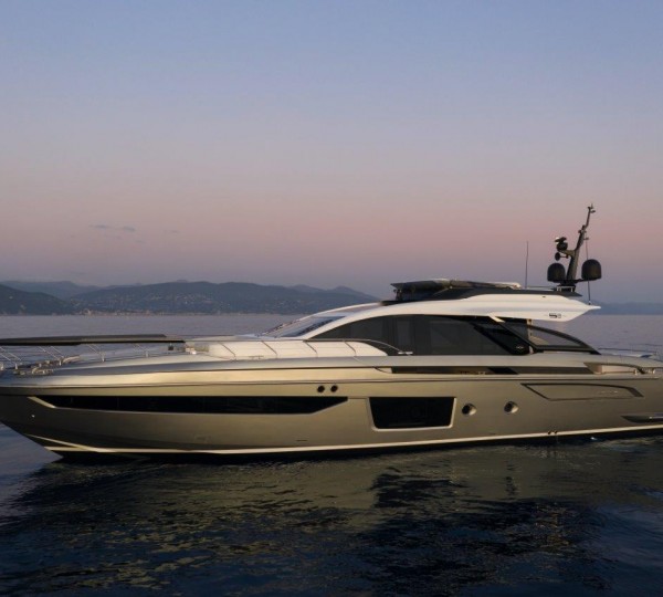 Yacht AZIMUT S8, Azimut Yachts | CHARTERWORLD Luxury Superyacht Charters