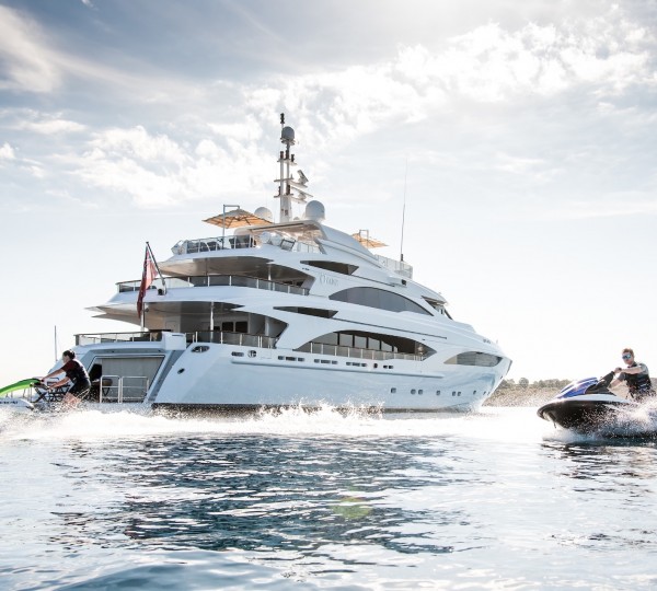 Yacht DIANE
