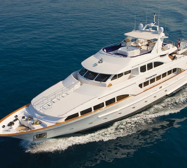 Yacht ENCHANTRESS A Benetti Classic Underway