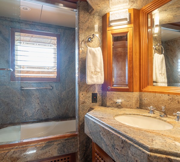 Guest Cabin  - Below Deck Ensuite