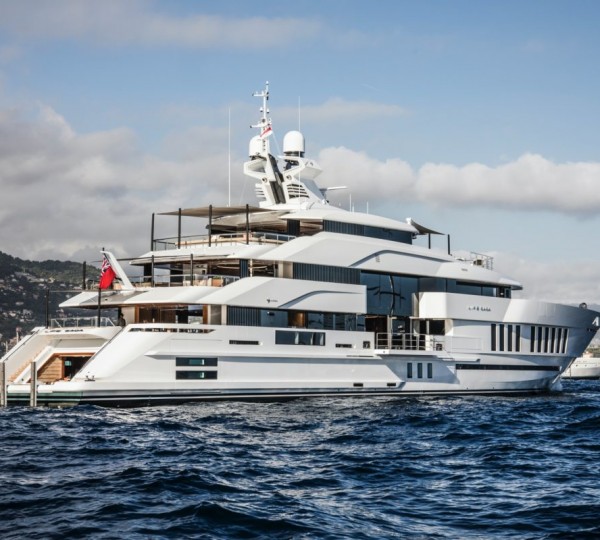 Luxury Yacht LIFE SAGA