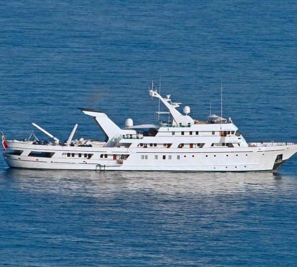 Premier Overview On Yacht ESMERALDA