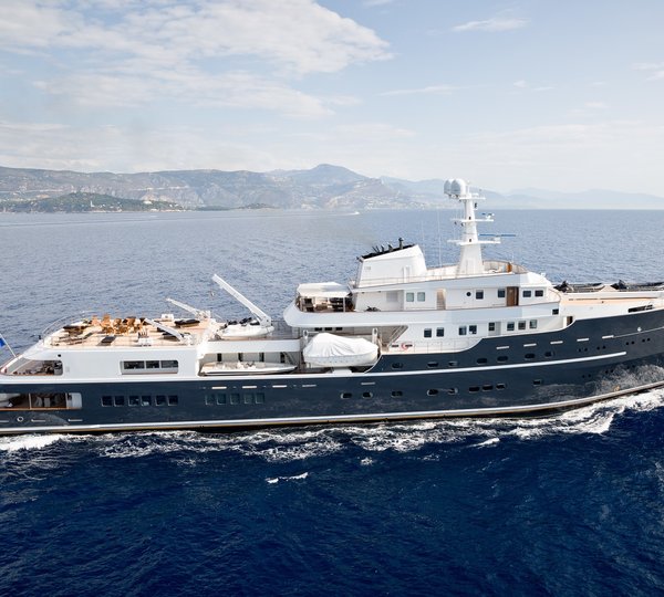 The 77m Yacht LEGEND