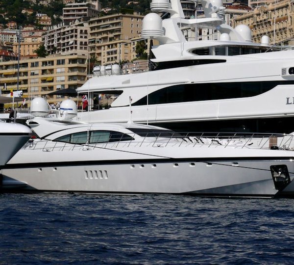 The 33m Yacht LIONCHASE