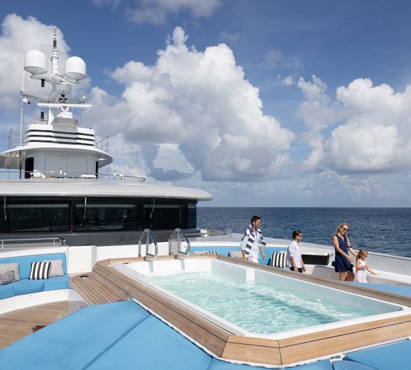 Deck Jacuzzi