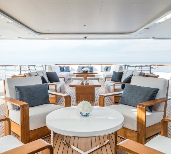 Yacht AQUILA, Derecktor | CHARTERWORLD Luxury Superyacht Charters