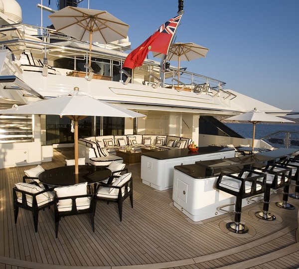 Very Spacious Decks