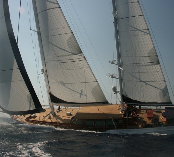 Cruising Under Sail On Yacht CLEAR EYES