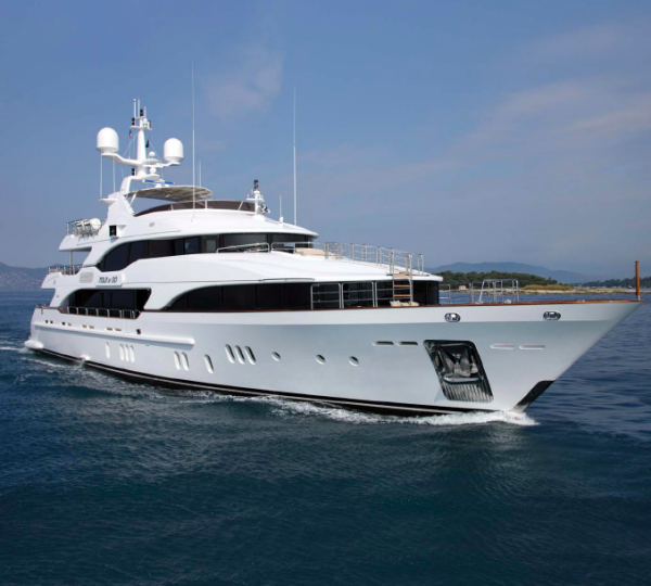 HOM Yacht Charter Details, Benetti Vision | CHARTERWORLD Luxury Superyachts