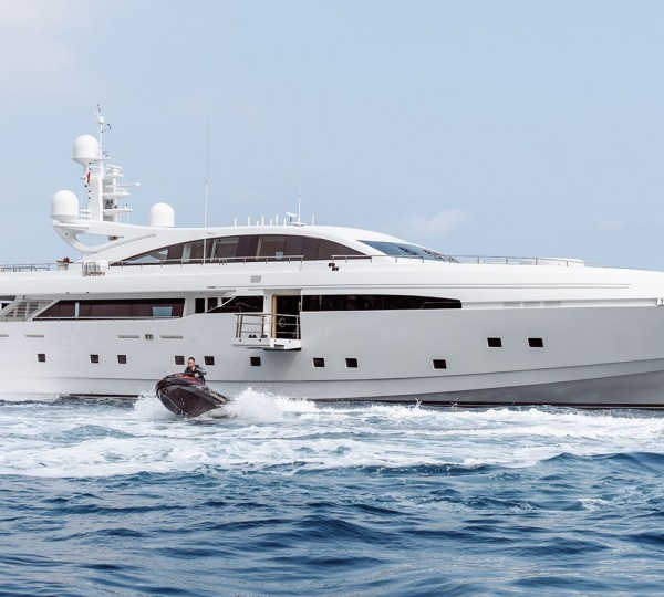 Luxury Yacht BON VIVANT