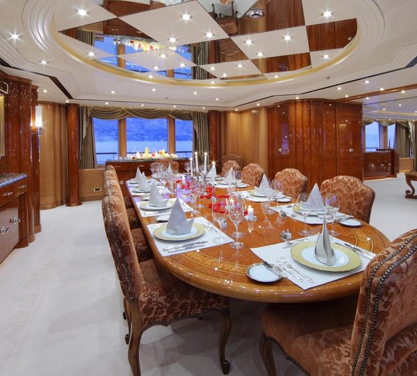 Eating/dining Saloon On Board Yacht CAPRI