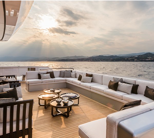 Yacht SUERTE - Aft Deck Seating