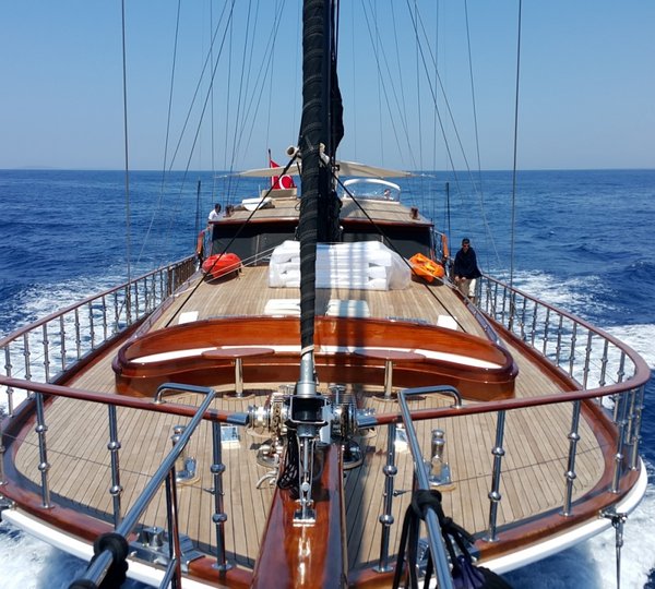 Motor Sailor LUNA Yacht Charter Details, Croatia crewed charter yacht