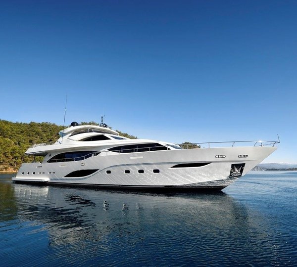 The 32m Yacht Y