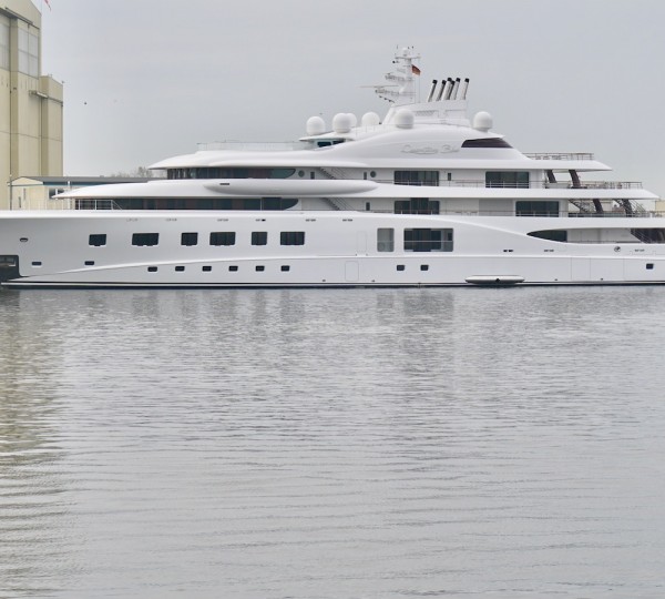 Superyacht QUANTUM BLUE Arriving At Lurssen - Photo DrDuu