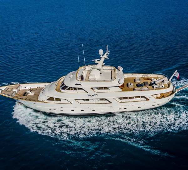 Benetti Image Gallery The 42m Yacht Alia 7 M Y Alegria Main Shot Luxury Yacht Browser By Charterworld Superyacht Charter