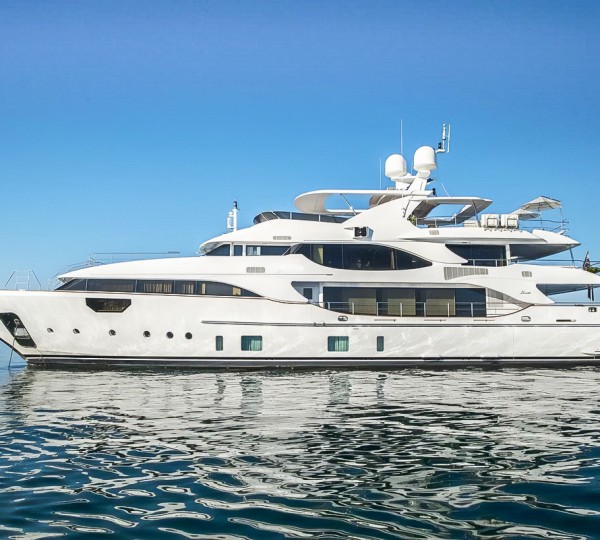 NELA Benetti Crystal Main