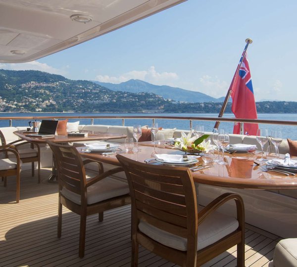 Yacht ILLUSSION By Feadship - Aft Al Fresco Dining