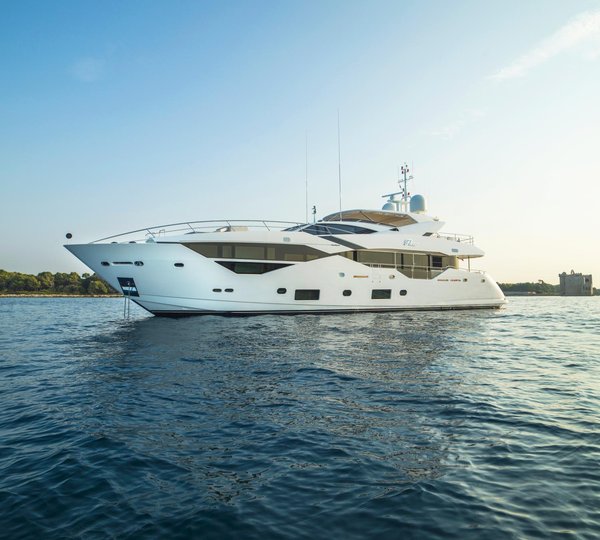 FLEUR motor yacht profile