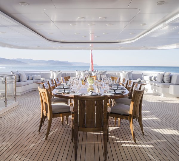 Motor Yacht TURQUOISE - Informal Lunch Main Deck Aft