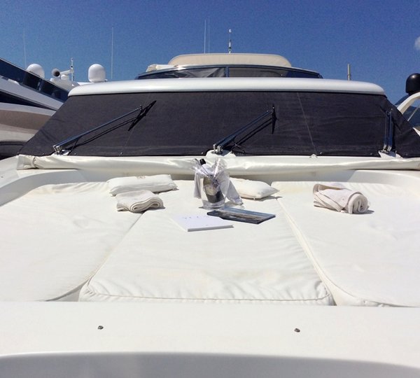 Motor yacht DOUBLE XELLE - Foredeck