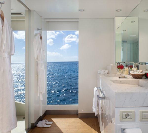 Motor yacht IDOL-  VIP Ensuite