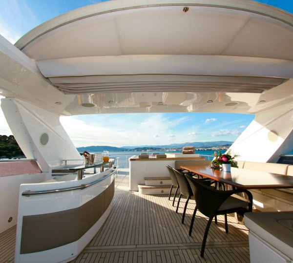 LADY BEATRICE Yacht Charter Details, Princess 98 | CHARTERWORLD Luxury ...